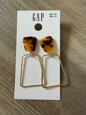 GAP Factory Tortoise Resin Top with Gold Geometric Drop Earrings